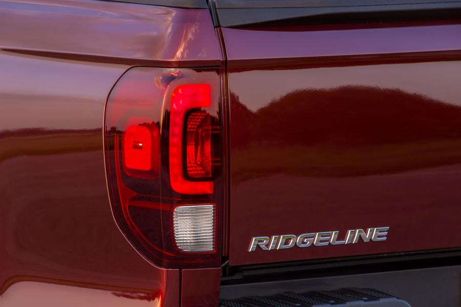 Детали экстерьера Honda Ridgeline 2016 года  (фото 5 из 40)